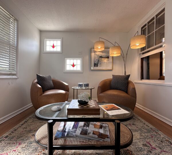 coffee table and chairs at Jacksonville treatment center