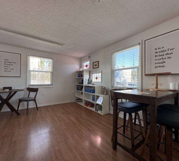 tables and chairs at Jacksonville addiction treatment center